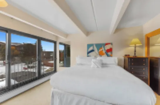 เดอะ ลอดจ์ แอท เลค ดิลลอน หมายเลข 308