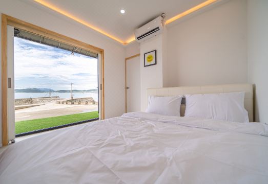 여수 옐로우서브마린 펜션 객실 전경