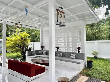 รูปภาพของวิลล่าที่สวยงามในป่า