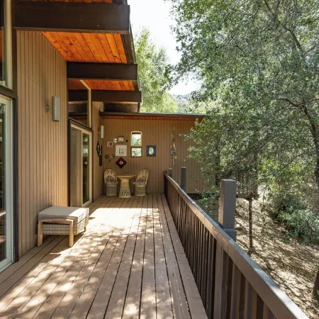 Artist’s Oasis •Spacious Mid-Century Home •Private Pool + Sauna •Near Sequoia