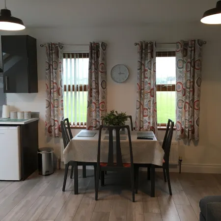 Sea & Mountain View-garden-wi-fi-parking- Sleeps 4
