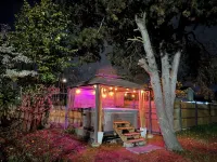 Cozy , spacious and comfortable house. Pet friendly! And close to everything!!!