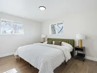 @ Marbella - Modern 4-br Retreat Chef's Kitchen Hotels in Arvada