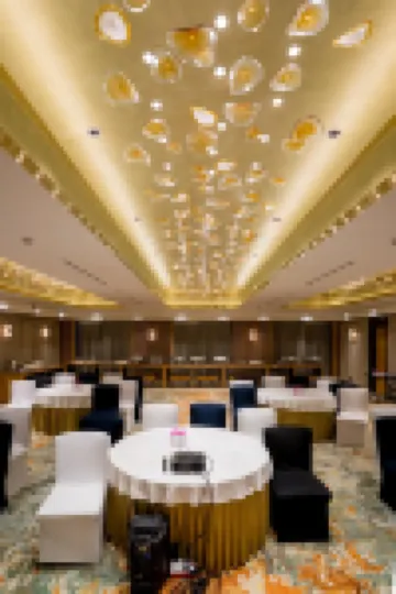 Gemini Continental, Hazratganj