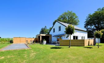 Beautiful, Luxury Home with Sauna, Hot Tub, Private Bathrooms