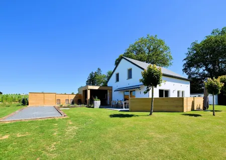 Beautiful, Luxury Home with Sauna, Hot Tub, Private Bathrooms