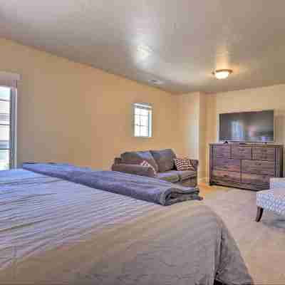 'Blue Sky Get-a-Way' Townhome w/ Patio, Grill Rooms