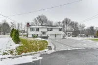 Spacious Yard w/ Gazebo: Charming Windsor Retreat