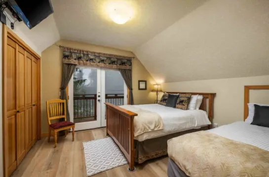 Mountain Comfort and Cozy Fireplace - Stunning Alpine Retreat Hotels in Government Camp