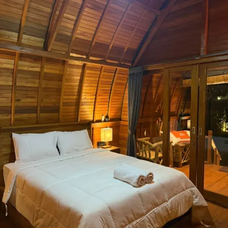 Qchen Cuan Cabin Amed Отели рядом с достопримечательностью «Пляж Амед»