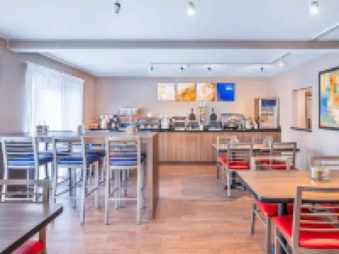 Comfort Inn East โรงแรมในมองก์ตัน