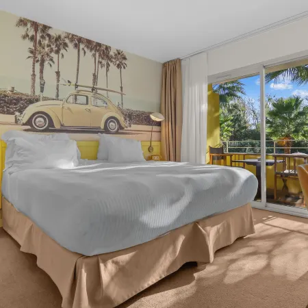 Hotel Casarose - Cannes Mandelieu Отели рядом с достопримечательностью «Пляж Миди»