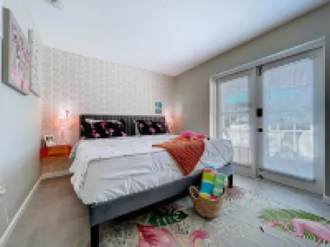 Beautiful canal front unit!See manatees playing from your living room.Cabana #12