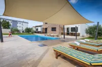 Attic apartment with balcony in Medulin - Villas