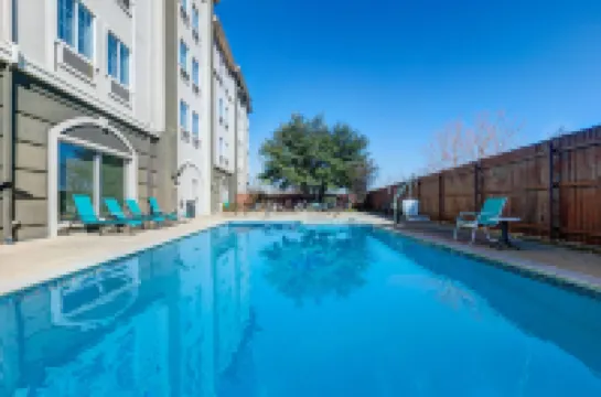 ลากินตา อินน์แอนด์สวีทส์ บายวินด์แฮม ปารีส โรงแรมในปารีส