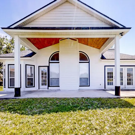 Waterfront 2-story Home With Water Views, Patio, Streaming, Washer/dryer, & AC