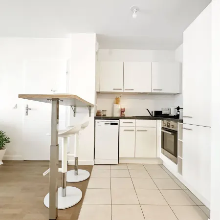 L'Ensoleillé Levallois – Apartment near metro Отели рядом с достопримечательностью «LVMH Fragrance Brands»