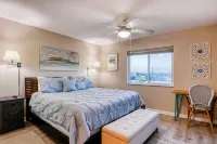 Dreamy Oasis on the Beach With Balcony, Pools, gym & Ocean View - Dog-friendly