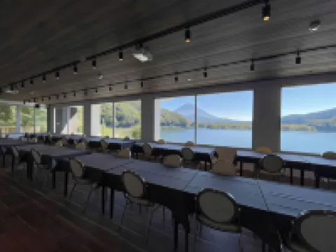 精進レークホテル