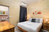Traditional 2BR - Terrace Country Views - 3-Star