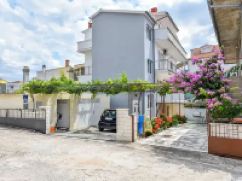 Apartments Jasna Hotels in Primosten