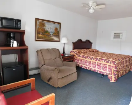 Little Shamrock Motel A1 Hotels in Pike County