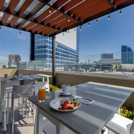Isaaya Hotel Boutique by WTC Отели рядом с достопримечательностью «Центр международной торговли Pepsi Center»