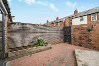 GuestReady - Charming Retreat in Trafford