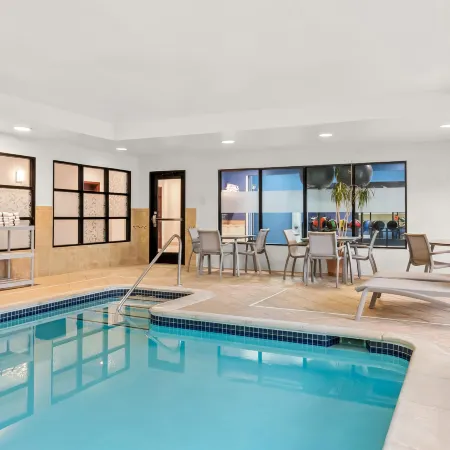 Hampton Inn & Suites Detroit-Canton