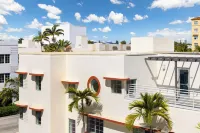 Collins Court South Beach - Beach