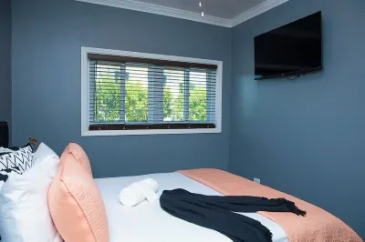 Charming 2bedroom cottage with AC, WiFi,Two-minute walk to beach.Island getaway! Hotel di 