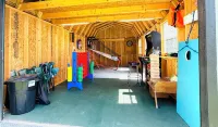 Fun House/King Bed - Close to Town/Full of Entertainment!