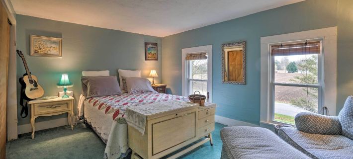 Vintage Farmhouse ~ 2 1/2 Mi to Mount Pleasant Ski Hotels in Crawford  County
