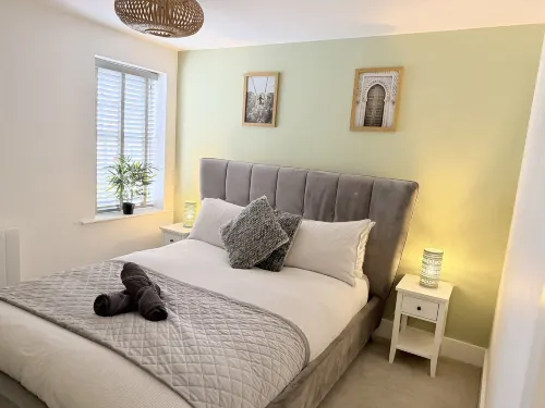 The Courtyard- Free Evening Parking - Apartments