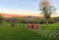 Starview Ranch: 3 homes w/ 7 bdrms, pool, sauna, spa & gym on 50 beautiful acres