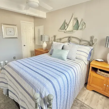 Pool Swim Spa-Hot Tub!  300 Feet to Secluded Beach!  Kayaks!! Bayshore Getaway!