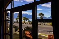 The Anchor Inn Beachfront Motel