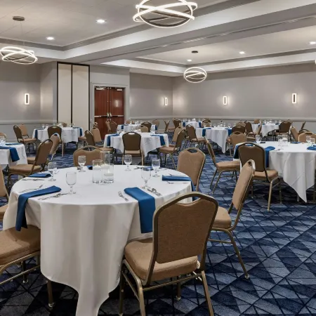 Courtyard Sacramento Cal Expo Отели рядом с достопримечательностью «Арден Фейр Молл»