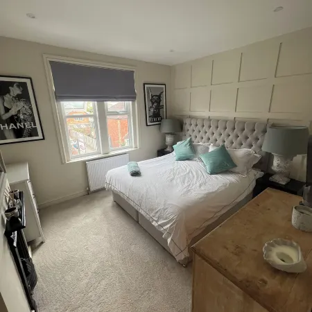 Spacious House in Guildford Отели рядом со станцией Гилдфорд