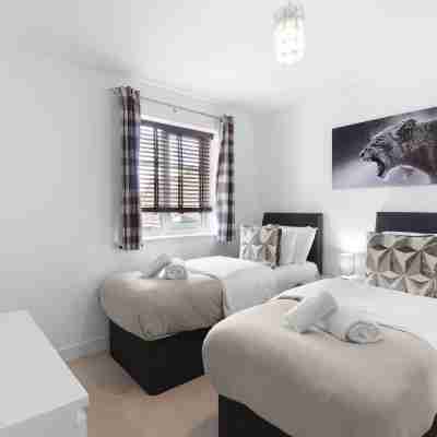 Stylish 3 Bedroom Home with Garden Rooms