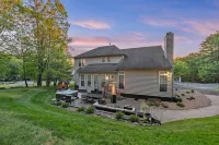 Luxe Pocono Getaway Theater Hot Tub Game Room