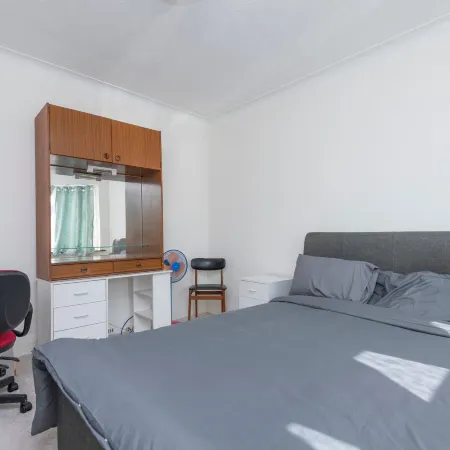Lovely home in Ilford with parking