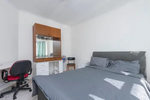 Lovely home in Ilford with parking