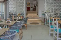 W Suites by Estia - breakfast