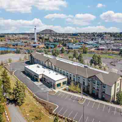 Hampton Inn & Suites Bend Hotel Exterior