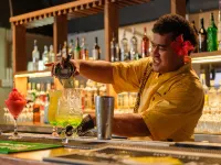 Plantation Island Resort - bar