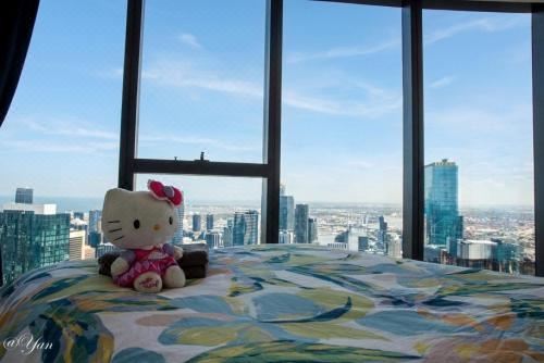 New Year Eve’s Fireworks & BayView Apt in CBD Images