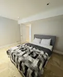 3 Bdrms - Near Airport, sq 1