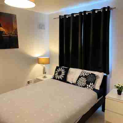Casa Centro 2Bed Apartment Free Parking, Fast WiFi & Netflix Rooms