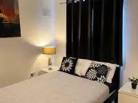 Deluxe Ensuite Room w FastWiFi, Free Parking and Equipped Kitchen Hotels in Wolverhampton